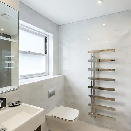 High Street Kensington Apartment London Room photo