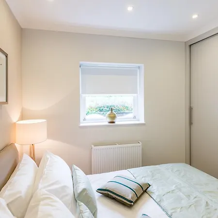 High Street Kensington Apartment London Room photo
