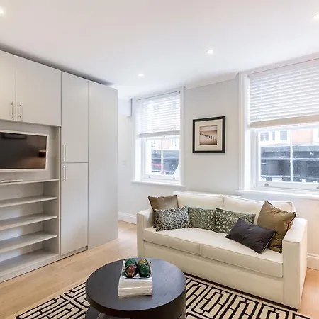 High Street Kensington Apartment London Room photo